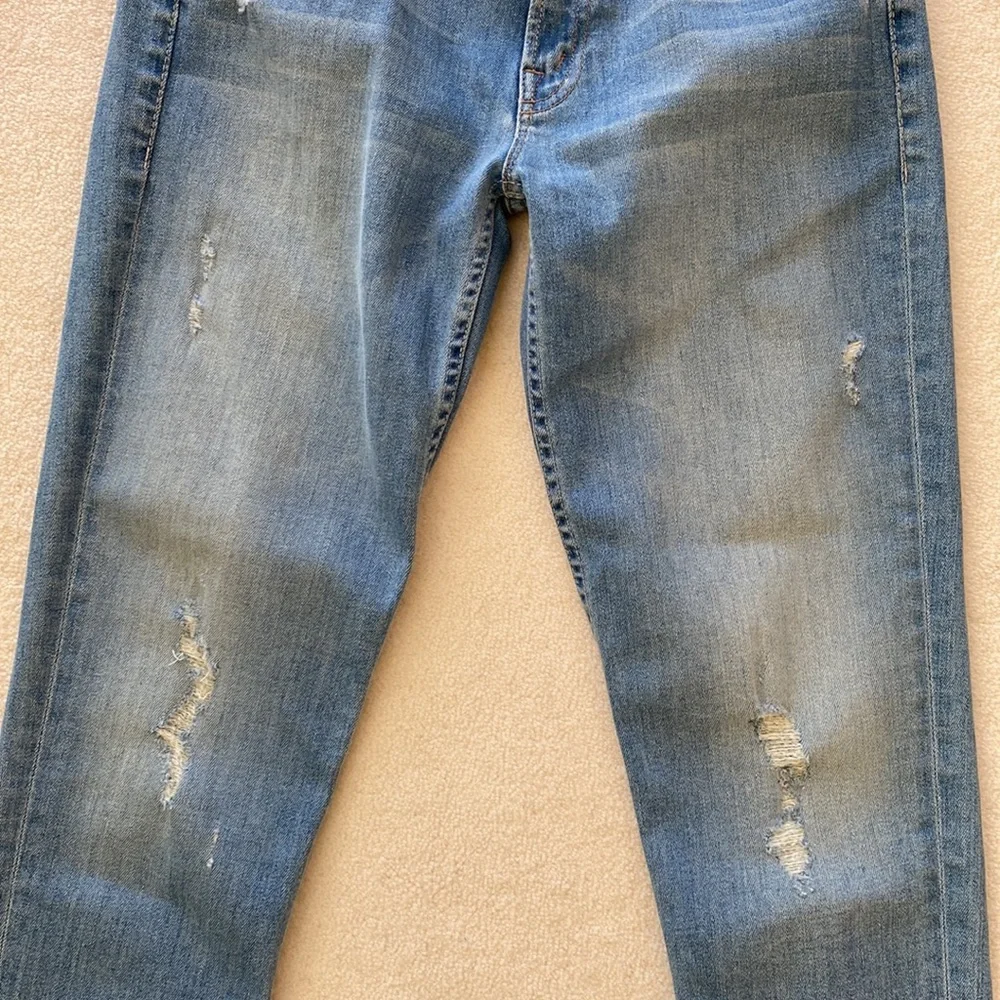 Like new MOTHER Undone Hem Dropout Cliffhanger crop denim jeans - Picture 4 of 16